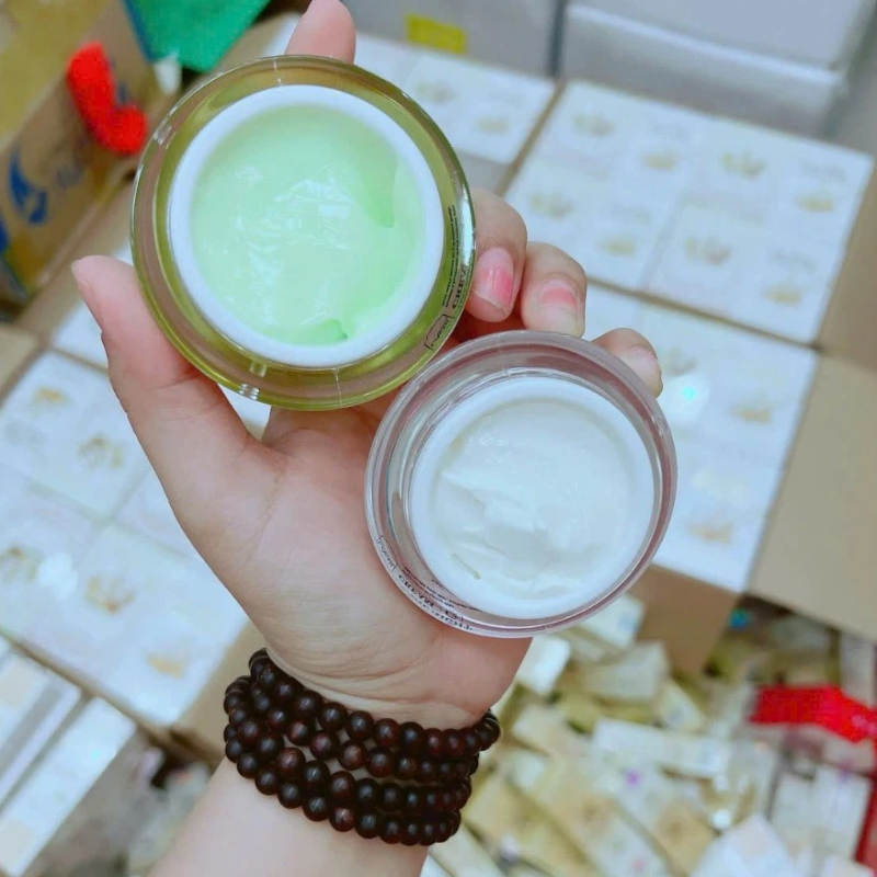 25828_cb-nam-lachi-phu-photoroom-2_20241126152935-2.png Combo Cao Nám Hoàng Gia Lachi (Serum + Kem Face Ban Ngày + Kem Face Ban Đêm) Giúp Mờ Nám Trắng Da - 8936206760368