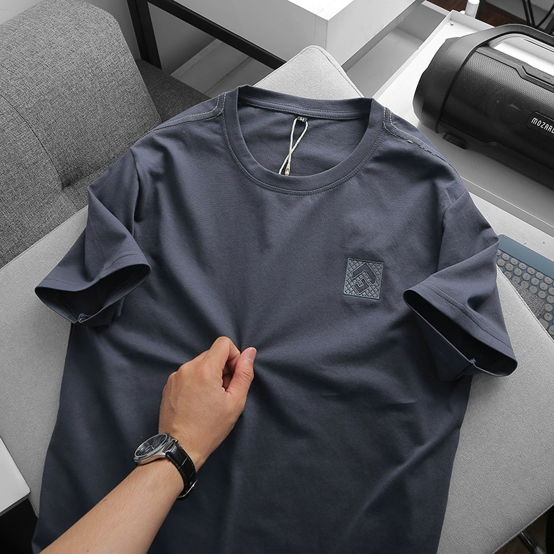 25857_z6115701816293-0b7ed25921da25748300ac47fb8ab7f4_20241210170707-1.jpg Áo Thun Cổ Tròn Nam Thêu Logo Trước Ngực (Có Size 3x) - AB527