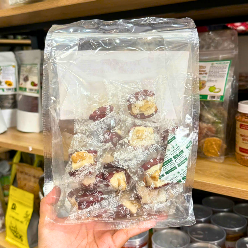 25878_57_20251204175120-3.png Táo Đỏ Kẹp Hạt Điều Túi Zip 300g - TDKHDTZ300