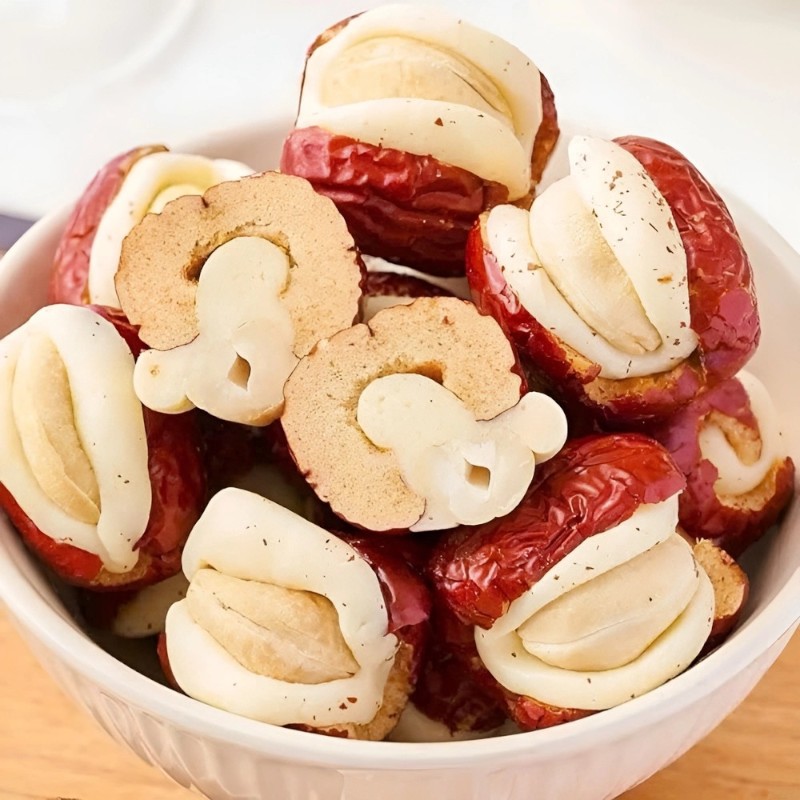 25878_z6129056918245-f74daf902caf0b9985bd8e91484c879d-photoroom-12_20241214162434-5.jpg Táo Đỏ Kẹp Hạt Điều Túi Zip 300g - TDKHDTZ300