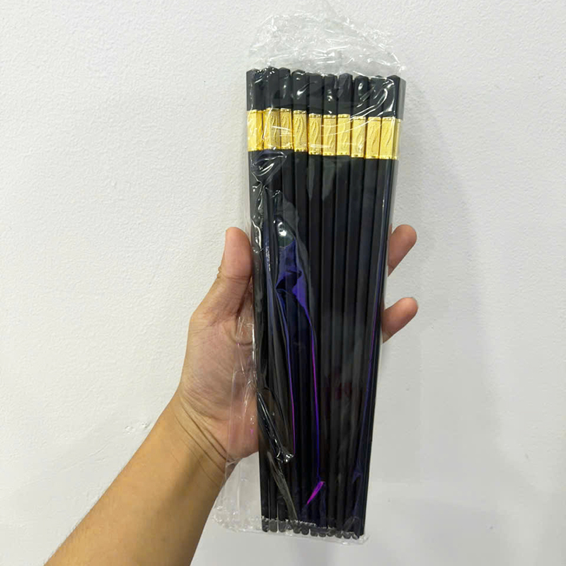 25912_z6174676955675-9d2f1d6cbc107b08d51f132b3676849c_20241228172614-2.jpg Bộ 10 Đôi Đũa Mạ Vàng Chống Trượt 24cm - DHKMV02