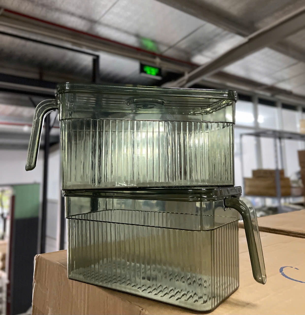 25923_z6219065609800-3c9d16d746ed8e335cd01e4cc89f1751_20250114095508-11.jpg Hộp Đựng Thực Phẩm Rau Củ Trái Cây Có Tay Cầm 28x13x13cm - HDTPCTC