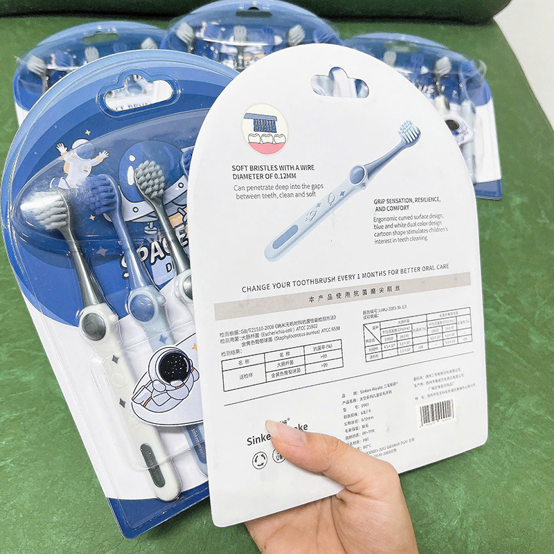 25927_z6219148440732-18cf7030b3be5e56d0226836b283eb63_20250124174139-1.jpg Set 6 Bàn Chải Đánh Răng Cho Bé Phi Hành Gia - BCDRPHG