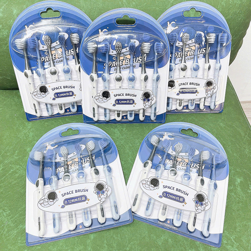 25927_z6219148445571-c3a7bcc74b7dd5dd777b415b0a1b8eae_20250124174141-1.jpg Set 6 Bàn Chải Đánh Răng Cho Bé Phi Hành Gia - BCDRPHG