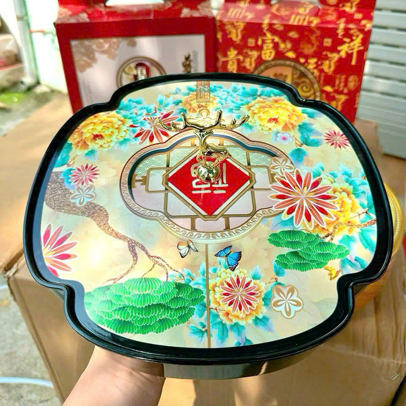 25950_z6219465294419-fc27296280285f92ca998af54c50d423_20250115152017-2.jpg Khay Đựng Mứt Bông Hoa 4 Cánh - Khay Đựng Mứt Tết Bánh Kẹo Họa Tiết 3D - KDMBH4C