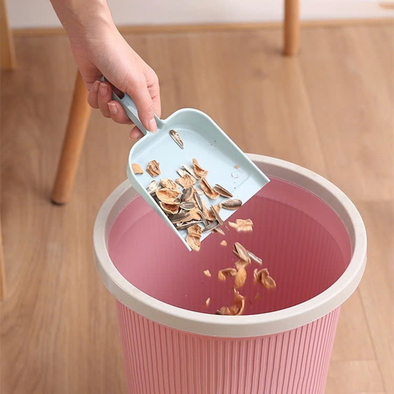 26006_z6234164008248-d6f20b3e3517d95bf842cb09ff44021d_20250120110605-2.jpg Combo 2 Bộ Chổi Quét Bụi Mini - Chổi Quét Bụi Bàn Phím Ban Thờ 19x13cm - CQBMN01