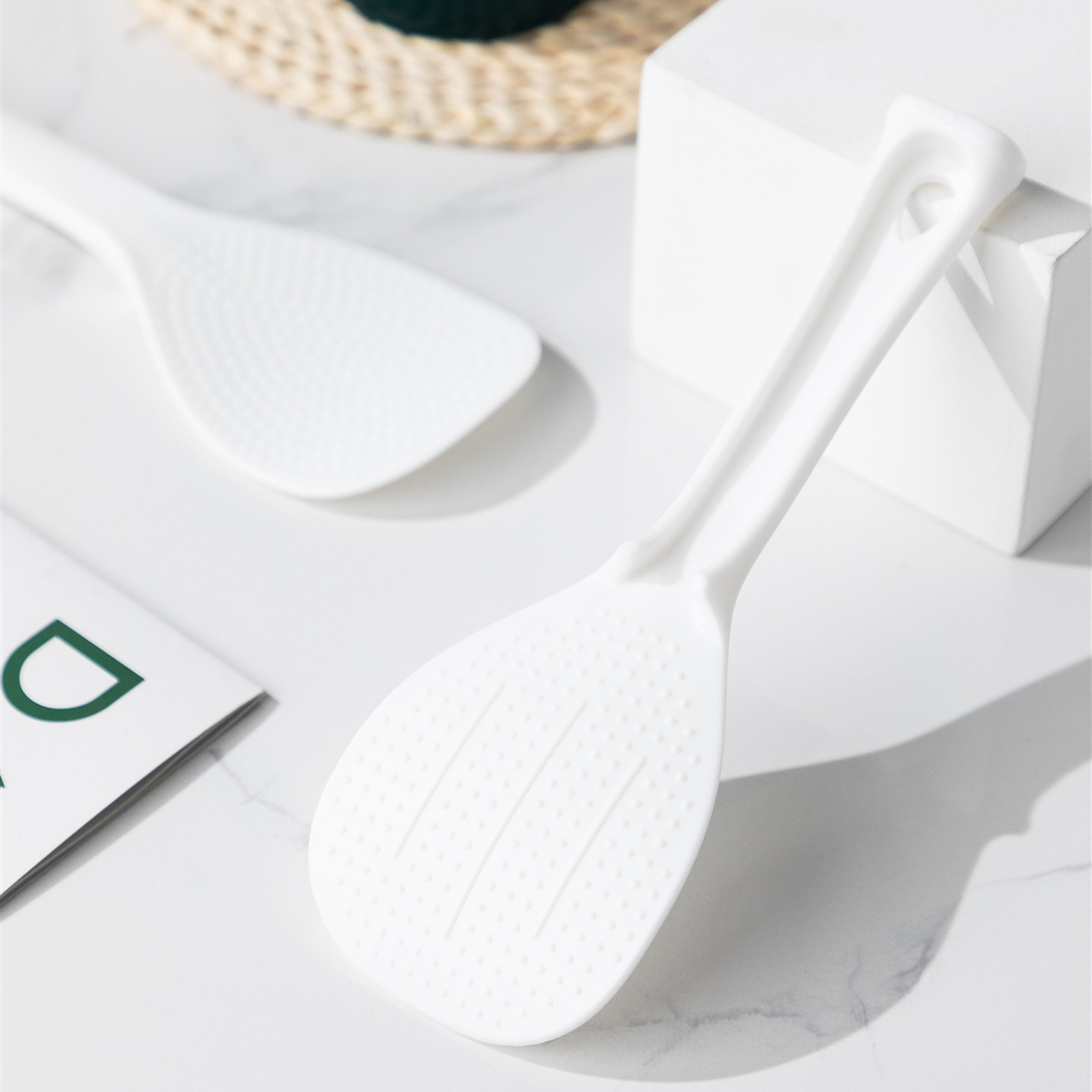 26008_o1cn01srdobm1ma2ntn3l2s-4292761393-0-cib_20250120114508-2.jpg Vá Xới Cơm - Muôi Xới Cơm Bằng Nhựa Chống Dính 7x19.7cm - VXC01