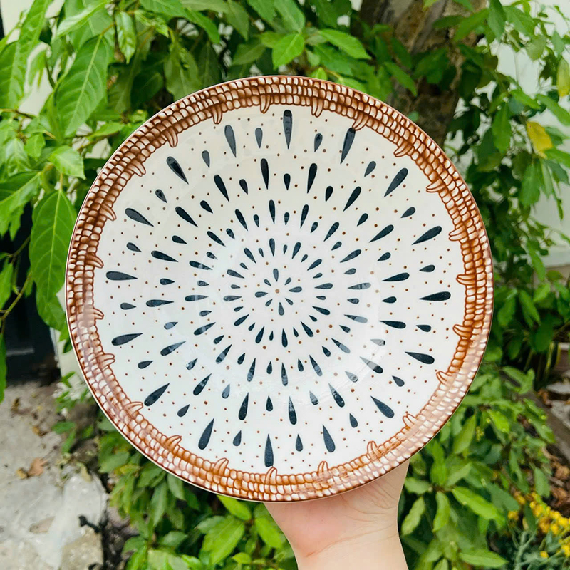 26052_z6242206874179-24bf4c4212ea4b34ce88b5103841705f_20250122153729-2.jpg Tô Sứ Hình Nón Họa Tiết Vẽ Bằng Tay Cao Cấp 20x20x8cm - TSHN01