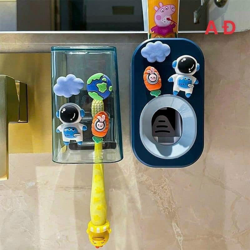 26097_z6251669473857-556e1d5e56d21726579101408c15bcb0_20250206172601-1.jpg Bộ Nhả Kem Đánh Răng Treo Tường Cao Cấp Kêm Cốc - Dành Cho Bé - BNKDRTT02