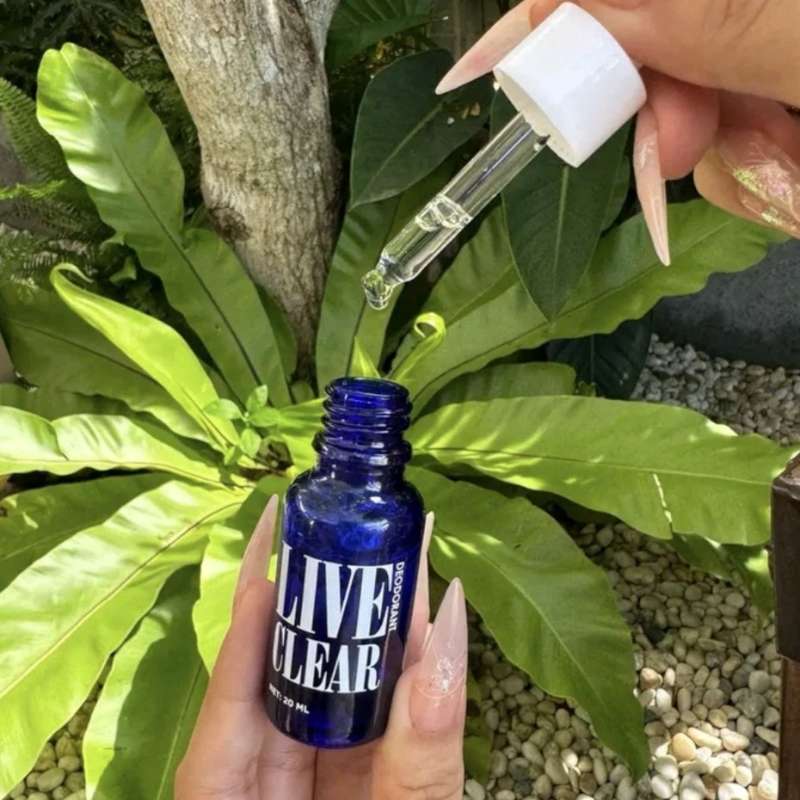 Serum Khử Hôi Nách, Hôi Chân, Ngăn Tiết Mồ Hôi Dành Cho Cả Nam Và Nữ 20ml Live Clear Thanh Tô - Mua 1 Tặng 1 Serum Khử Hôi Nách, Hôi Chân, Ngăn Tiết Mồ Hôi Dành Cho Cả Nam Và Nữ 20ml Live Clear Thanh Tô - Mua 1 Tặng 1