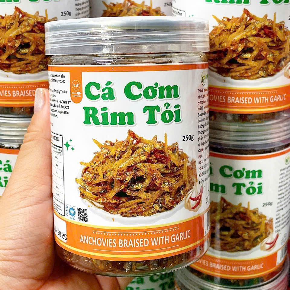 26229_z7198038399369-e8071c75c325e80132f4c55598df4c58_20251110173908-3.png Cá Cơm Rim Tỏi Thơm Ngon 250g Hộp - CCRT250G