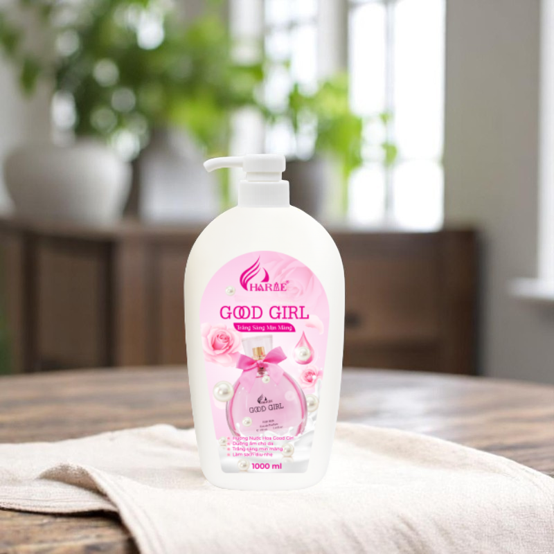 26386_6_20250510180206-3.png Sữa Tắm Charme Ngọc Trai Good Girl Hỗ Trợ Dưỡng Sáng Da Mịn Màng 1000ml - 8936194699077