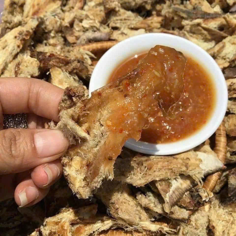 26422_6_20250607171617-4.png Khô Cá Đuối Chấm Mắm Me Thơm Ngon Hộp 250g - KDCMMH250G