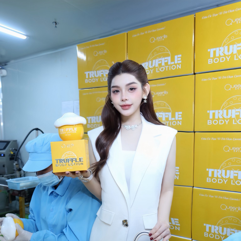 26542_14_20250801173130-1.png Kem Body Nấm Queenie Skin 180g - Tặng 1 Tẩy Tế Bào Chết Queenie Skin 50g - 8938563421029