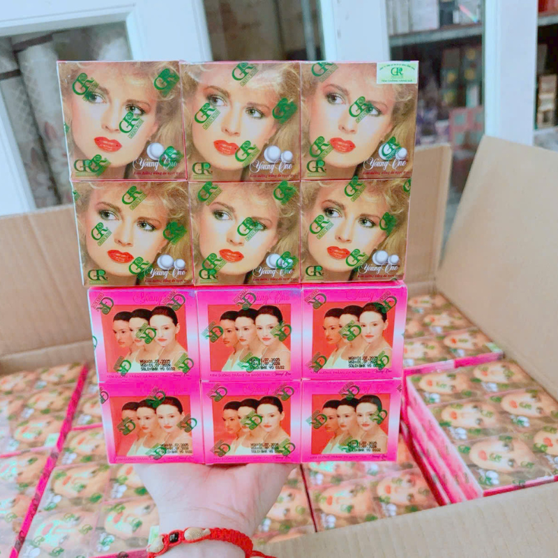 Bỏ sỉ combo 2 Hộp Kem Face Dưỡng Trắng Da Ngọc Trai Cô Gái Tóc Xù Young One 4.5g/Hộp Bỏ sỉ combo 2 Hộp Kem Face Dưỡng Trắng Da Ngọc Trai Cô Gái Tóc Xù Young One 4.5g/Hộp