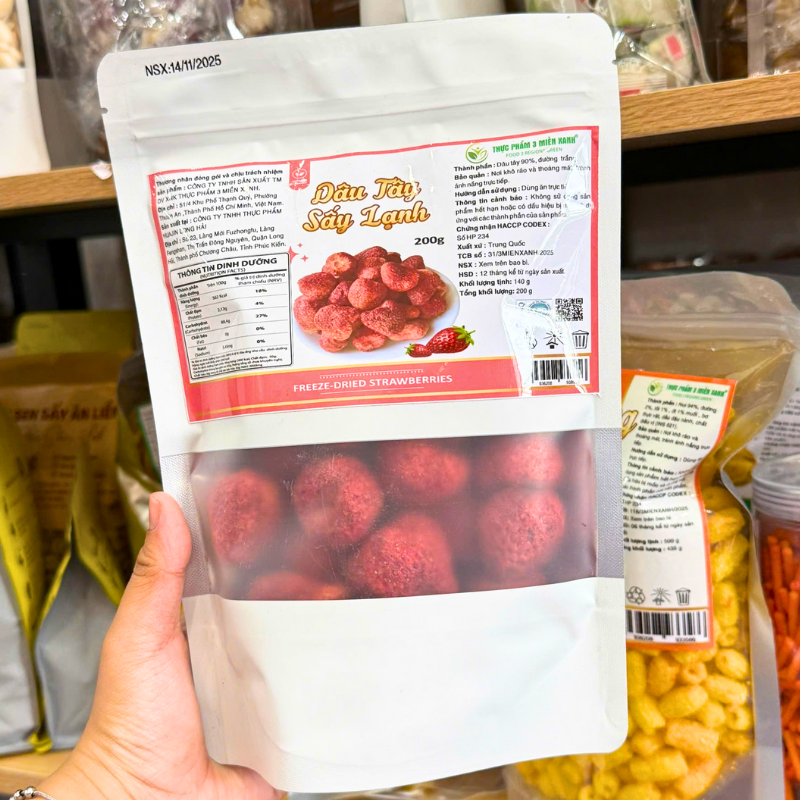 Dâu Tây Sấy Lạnh 200g - Dâu Tây Sấy Thăng Hoa Túi Zip Trắng Sữa Dâu Tây Sấy Lạnh 200g - Dâu Tây Sấy Thăng Hoa Túi Zip Trắng Sữa