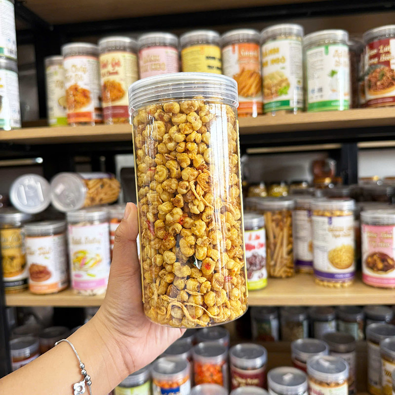 Nguồn sỉ bắp Giòn Gà Cay (Bắp Mix Khô Gà) 400g - Hộp Pet Nguồn sỉ bắp Giòn Gà Cay (Bắp Mix Khô Gà) 400g - Hộp Pet