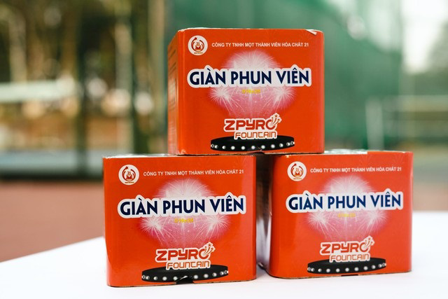 27368_phao-hoa-cua-bo-quoc-phong-17052931635552019753151_20251120011556.png Pháo Hoa Z121 Giàn Phun Viên Loại 25 Ống - Hộp Cam - Mẫu Chào Xuân 2026 - GINPHUNVIN