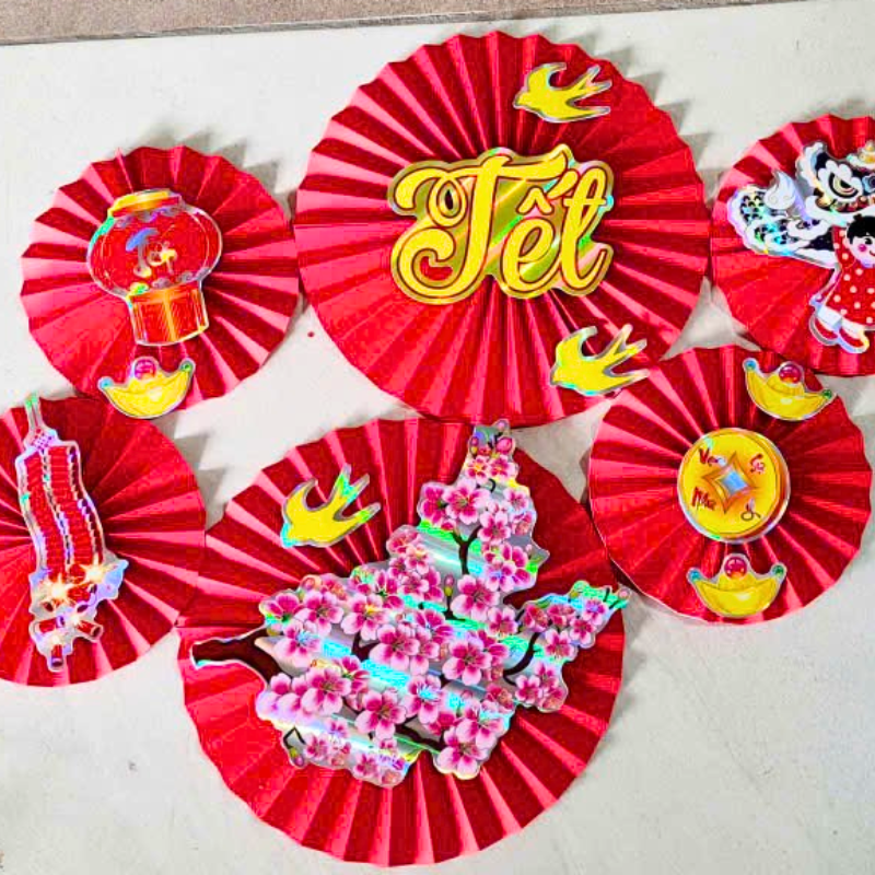 27418_51_20251125162903.png Set 6 Quạt Xếp Đỏ In Ép Kim Nhiều Chữ Trang Trí Tết (Nhiều Mẫu) - QXTT02