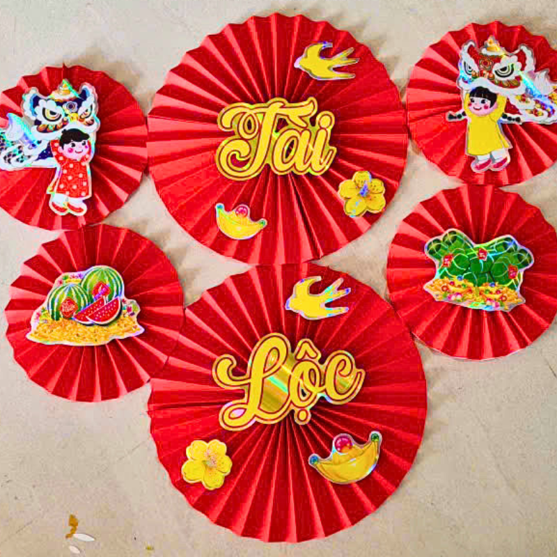 27418_53_20251125162905.png Set 6 Quạt Xếp Đỏ In Ép Kim Nhiều Chữ Trang Trí Tết (Nhiều Mẫu) - QXTT02