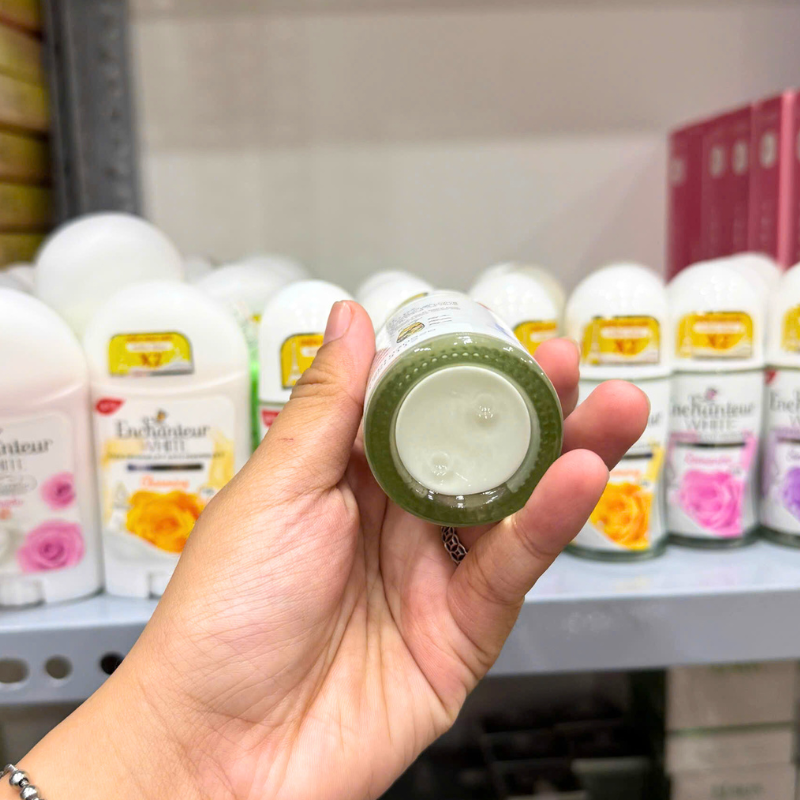 27682_48_20251217122403.png Lăn Khử Mùi Enchanteur Magic 72h 50ml - Lăn Nách Dưỡng Sáng Da Màu Xanh Dương - 8935212804103