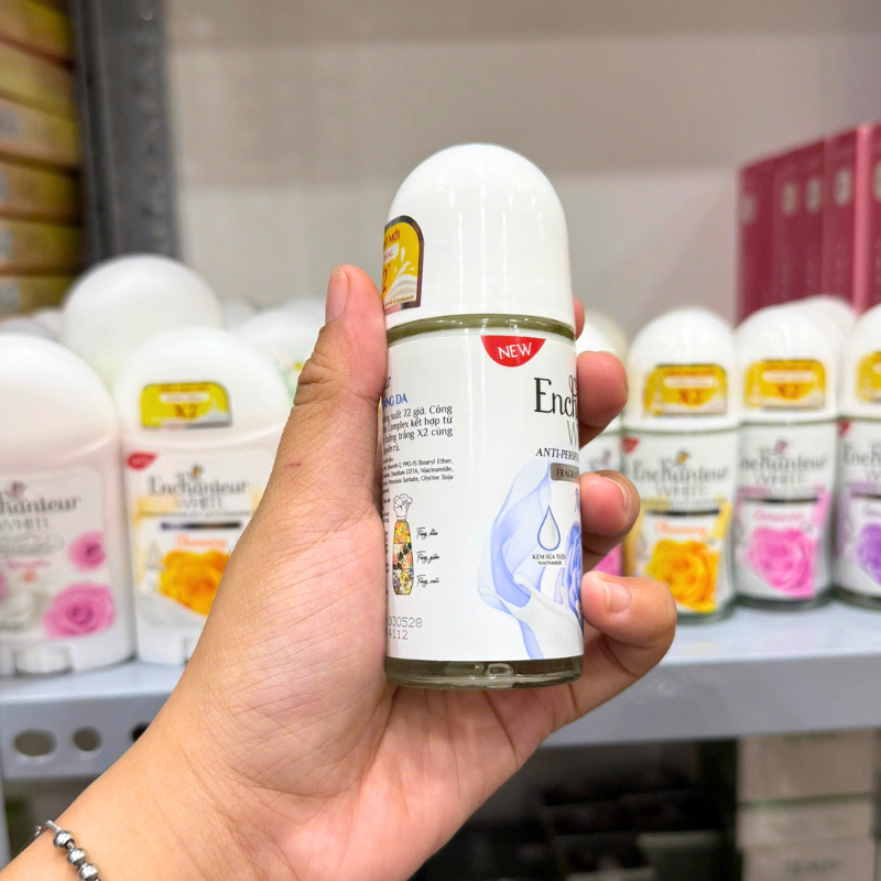 27682_51_20251217122405.png Lăn Khử Mùi Enchanteur Magic 72h 50ml - Lăn Nách Dưỡng Sáng Da Màu Xanh Dương - 8935212804103