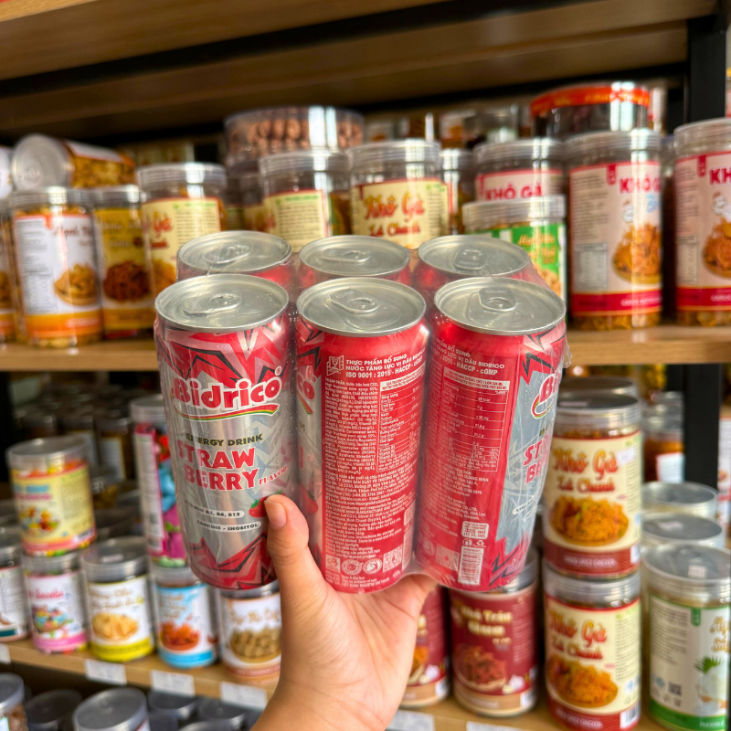 Phân phối set 6 Lon Nước Tăng Lực Bidrico Vị Dâu - Nước Ngọt Bidrico Dâu (325ml/Lon) Phân phối set 6 Lon Nước Tăng Lực Bidrico Vị Dâu - Nước Ngọt Bidrico Dâu (325ml/Lon)