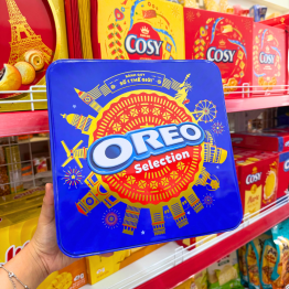 Bánh Quy Oreo (Vị Kem Socola, Vani, Dâu) - Bánh Quy Sữa Oreo - Bánh Kinh Đô Oreo Hộp Thiếc 393,75g (15 Gói x 26,25g) - Kèm Túi - 8934680115711
