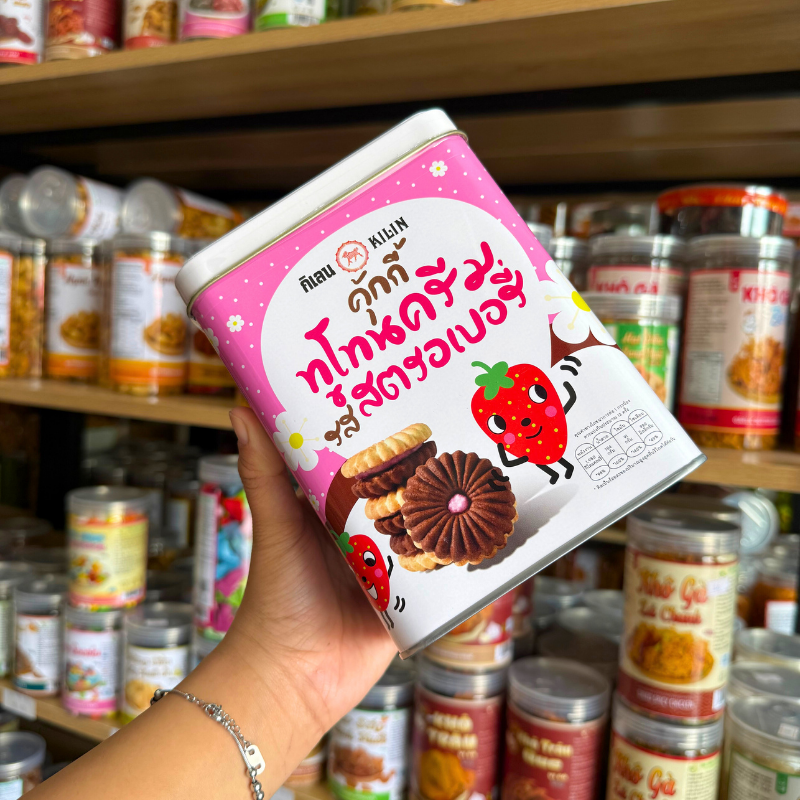 Bỏ sỉ bánh Quy Nhân Dâu Hộp Thiếc KILIN Thái Lan 400g - Hộp Hồng Trắng Bỏ sỉ bánh Quy Nhân Dâu Hộp Thiếc KILIN Thái Lan 400g - Hộp Hồng Trắng