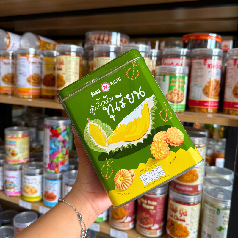 Bánh Quy Nhân Sầu Riêng Hộp Thiếc KILIN Thái Lan 400g - Hộp Xanh Lá Bánh Quy Nhân Sầu Riêng Hộp Thiếc KILIN Thái Lan 400g - Hộp Xanh Lá