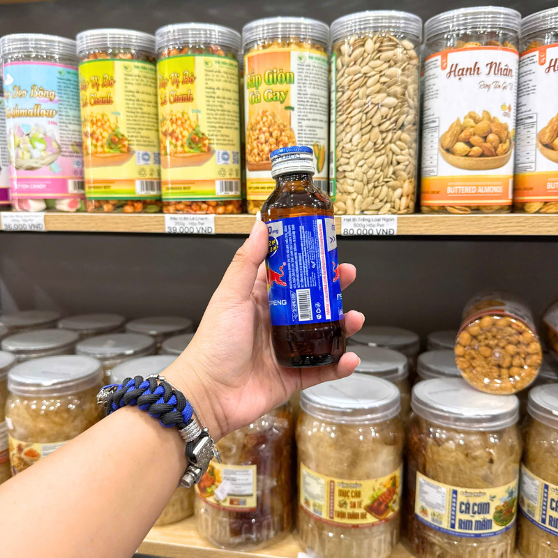 Nước Tăng Lực Bò Húc REDBULL Chai Nắp Xanh (1lốc*10 chai) Nước Tăng Lực Bò Húc REDBULL Chai Nắp Xanh (1lốc*10 chai)