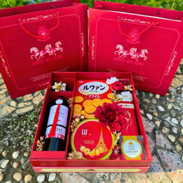 Hộp Quà Tết - Hộp Bánh Cứng Và Chai Rượu Sang Trọng - Quà Trang Trí Tết - QTTT59