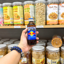 1 Chai Nước Tăng Lực Bò Húc REDBULL Chai Nắp Xanh - 8850228000106LE