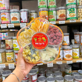 Hộp Quà Tết Set Mứt Lục Vị Bông Mai (Khoai Lang, Gừng, Hạt Sen, Bí, Kẹo Dâu Tây) - Hộp Bông Mai Hộp Quà Tết 2026 - MLVBM