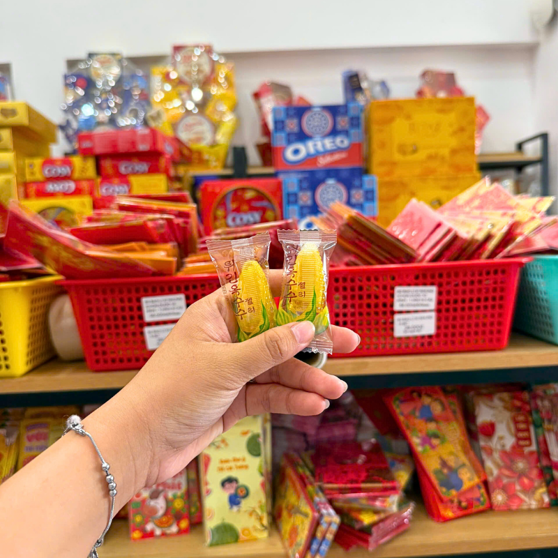 Giá sỉ kẹo Ngô - Kẹo Bắp Bóc Vỏ Nhân Chảy Hàng Xá 100g Giá sỉ kẹo Ngô - Kẹo Bắp Bóc Vỏ Nhân Chảy Hàng Xá 100g