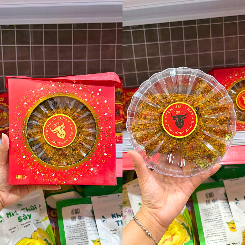 Giá sỉ khô Bò Miếng Úc Đầu Bò Vàng Đen 400g Mẫu Mới - Hộp Quà Tết Giá sỉ khô Bò Miếng Úc Đầu Bò Vàng Đen 400g Mẫu Mới - Hộp Quà Tết