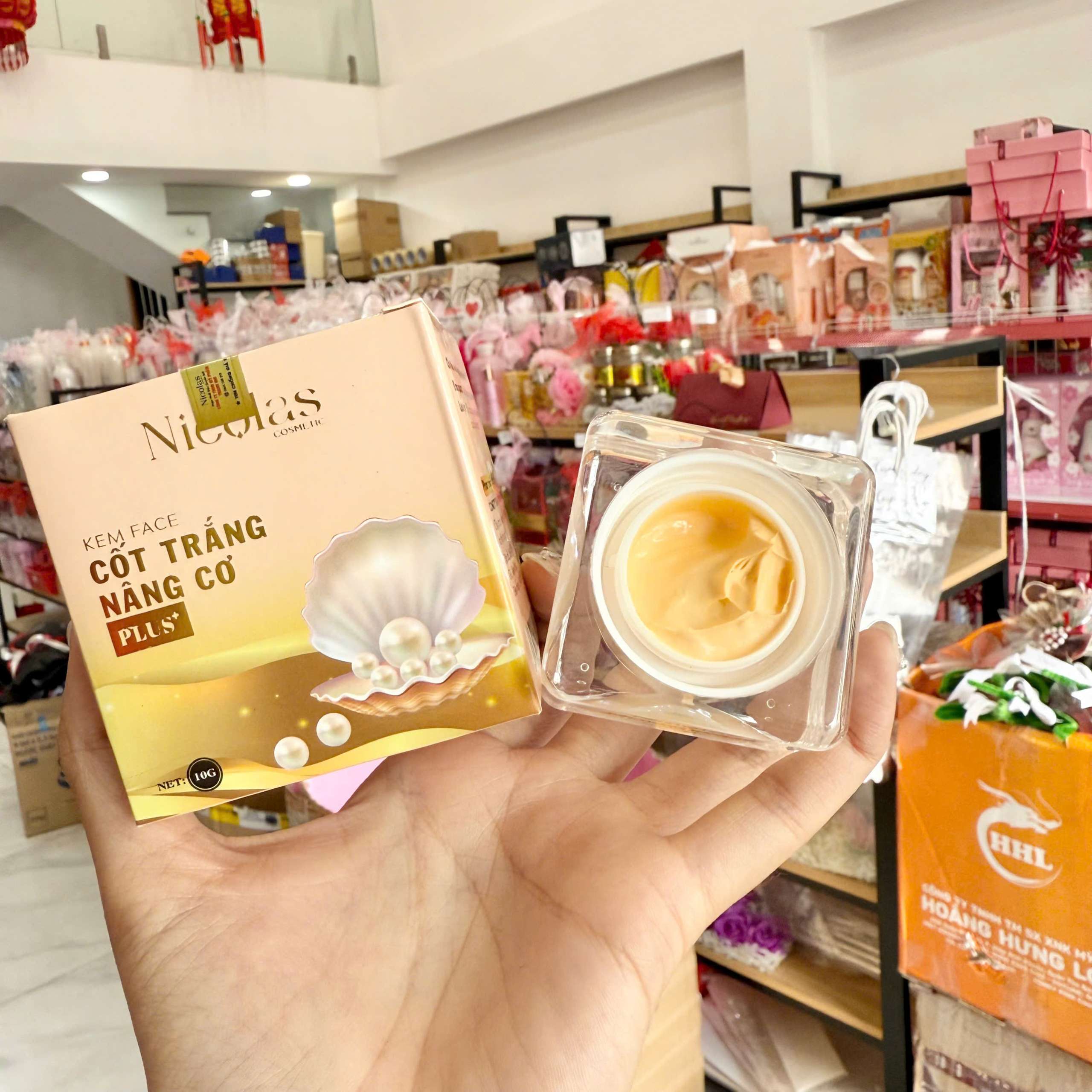 Phân phối kem Face Cốt Trắng Căng Bóng Nâng Cơ Nicolas Nicos Beauty Thanh Nhi 10gr - Phiên Bản Mới Phân phối kem Face Cốt Trắng Căng Bóng Nâng Cơ Nicolas Nicos Beauty Thanh Nhi 10gr - Phiên Bản Mới