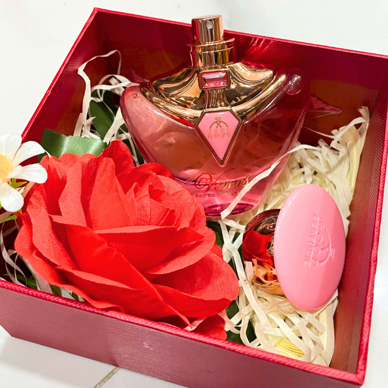 Set Hộp Quà Tặng Nước Hoa Nữ Good Charme Venus 50ml - Hộp Hoa Rơm Nhiều Màu Set Hộp Quà Tặng Nước Hoa Nữ Good Charme Venus 50ml - Hộp Hoa Rơm Nhiều Màu