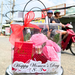 Set Quà Tặng Nước Hoa Nữ Charme So Sexy 50ml - Túi Trong Vuông Có Đèn Đom Đóm Lót Giấy Rơm Thắt Nơ Xinh Xắn Nhiều Màu - SETQUACHARME38