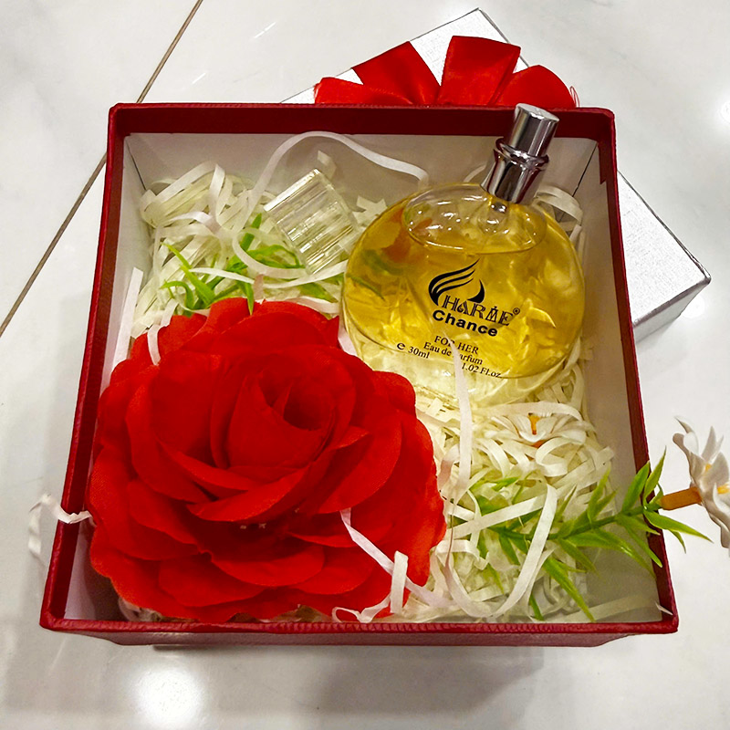 Chuyên sỉ set Hộp Quà Tặng Nước Hoa Nữ Charme Chance Vàng 50ml - Hộp Hoa Rơm Nhiều Màu Chuyên sỉ set Hộp Quà Tặng Nước Hoa Nữ Charme Chance Vàng 50ml - Hộp Hoa Rơm Nhiều Màu