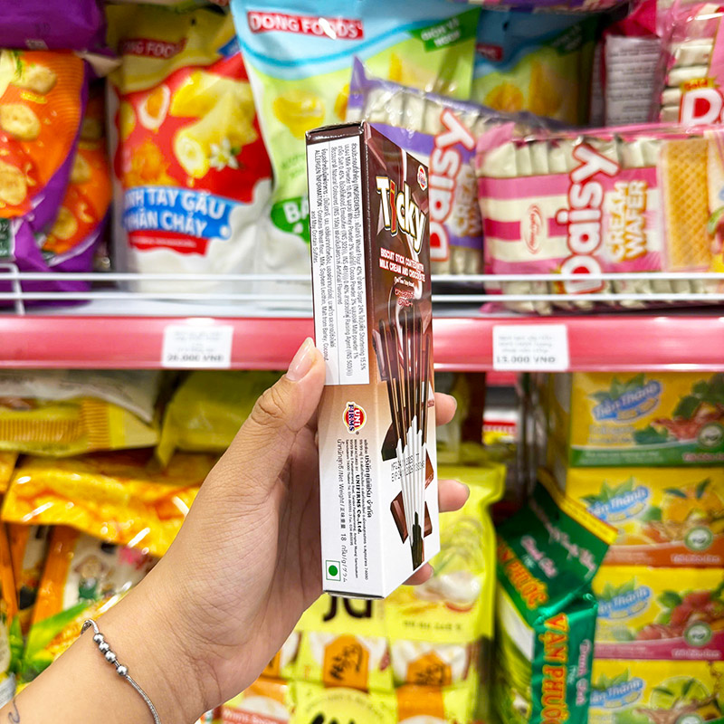 Bánh Que Đũa Phủ Socola Sữa Ticky Uni Firms - Màu Nâu Trắng Bánh Que Đũa Phủ Socola Sữa Ticky Uni Firms - Màu Nâu Trắng