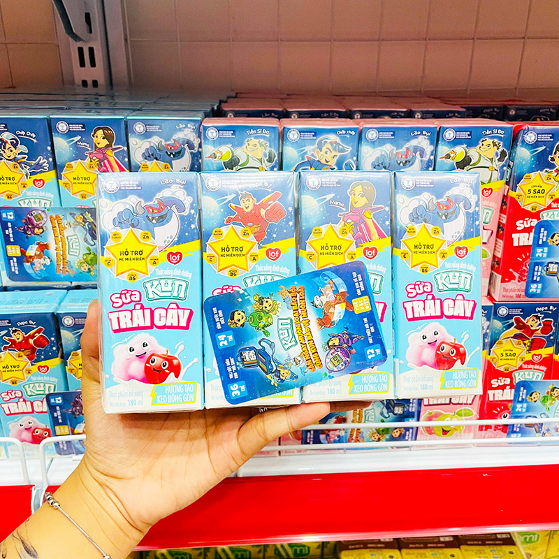 Sữa Dinh Dưỡng Trái Cây KUN Hương Táo Kẹo Bông Gòn Lốc 4 Hộp - (180ml/Hộp) Sữa Dinh Dưỡng Trái Cây KUN Hương Táo Kẹo Bông Gòn Lốc 4 Hộp - (180ml/Hộp)