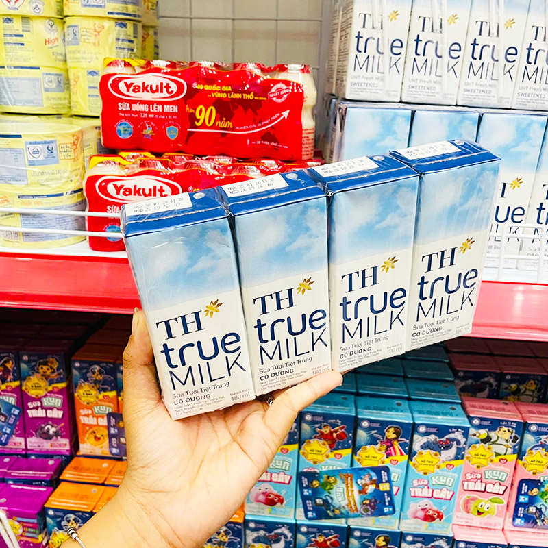 Nguồn sỉ sữa Tươi Tiệt Trùng Có Đường TH True Milk Lốc 4 Hộp Lớn (180ml/Hộp) Nguồn sỉ sữa Tươi Tiệt Trùng Có Đường TH True Milk Lốc 4 Hộp Lớn (180ml/Hộp)