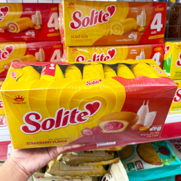 Bánh Bông Lan Tròn Nhân Kem Dâu Solite 324g - 8934680042789