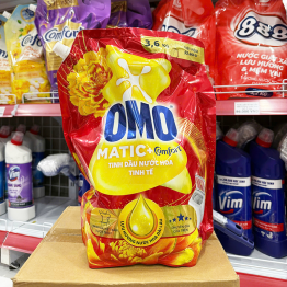 Nước Giặt OMO Matic Cửa Trên Hương Tinh Dầu Nước Hoa Tinh Tế 3.6kg - 8934868184218
