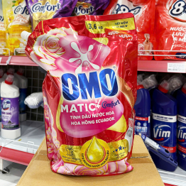 Nước Giặt OMO Matic Cửa Trên Tinh Dầu Nước Hoa Hoa Hồng Ecudor 3.6kg - 8934868184232