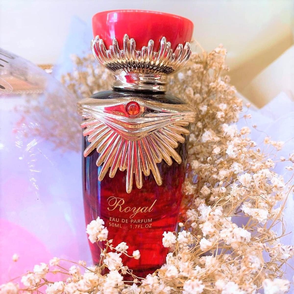 Charme Royal là nước hoa dành cho nữ với mẫu chai được thiết kế lấy ý tưởng từ một công nương của hoàng gia quý tộc