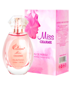 Charme Miss Charme được chiếu sáng bởi nụ cười rực rỡ của hoa và trái cây