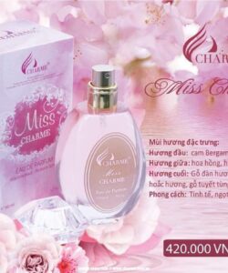 Charme Miss Charme được chiếu sáng bởi nụ cười rực rỡ của hoa và trái cây