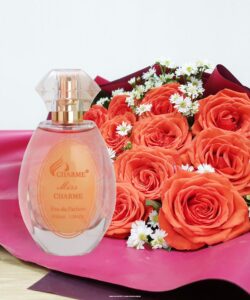 Charme Miss Charme được chiếu sáng bởi nụ cười rực rỡ của hoa và trái cây